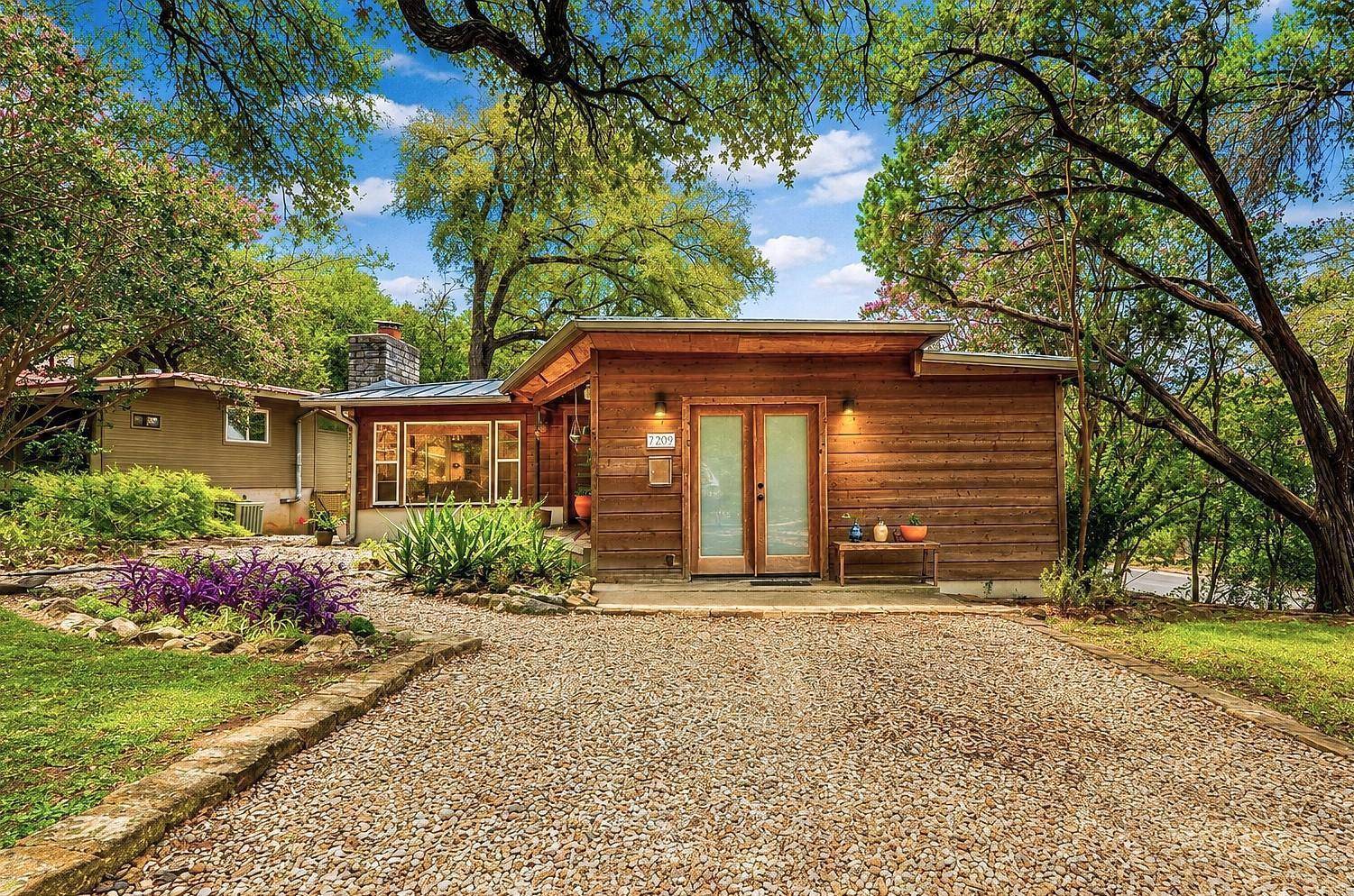 2209 La Casa DR, Austin, TX 78704