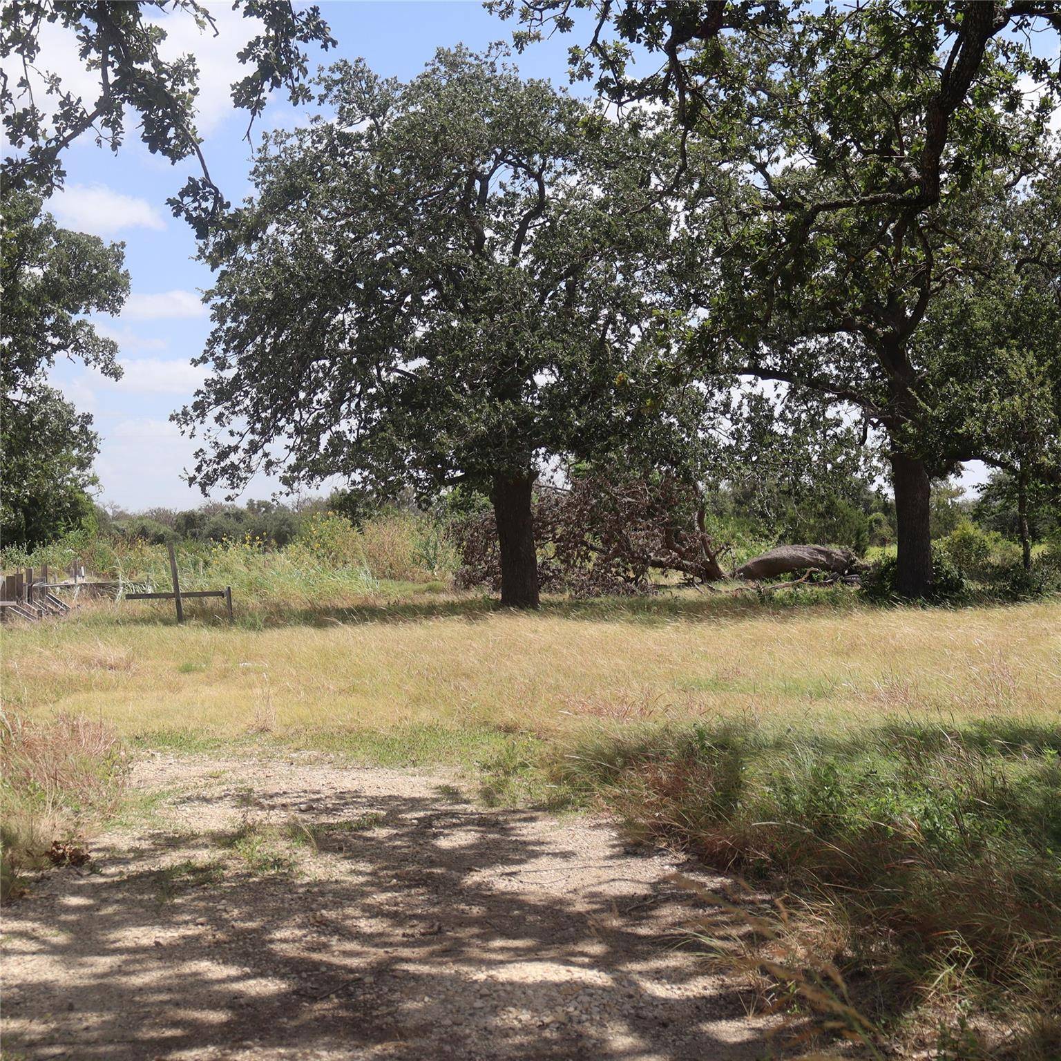 112 Mesones RD, Florence, TX 76527