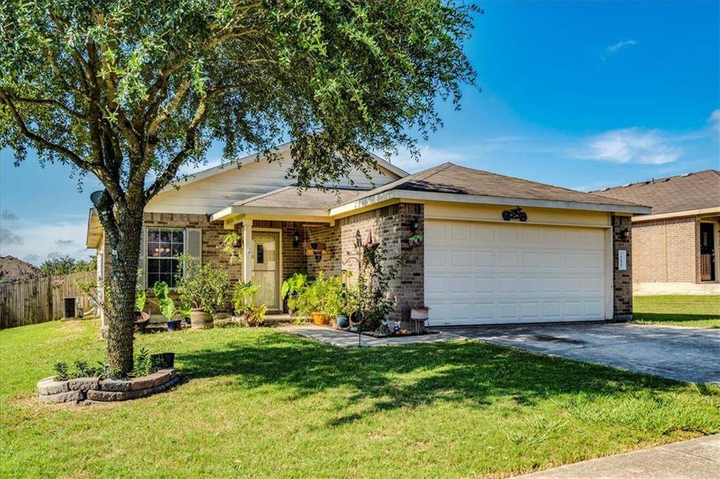 2298 Green Meadows LN, Buda, TX 78610