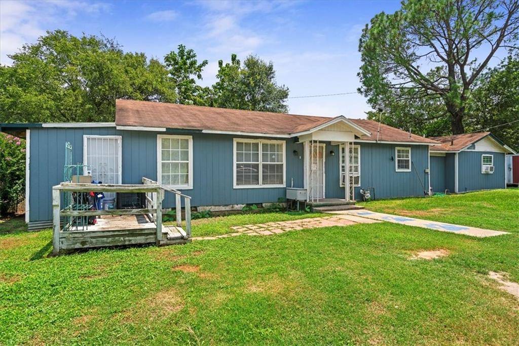 209 W Roberts Ave, Rockdale, TX 76567