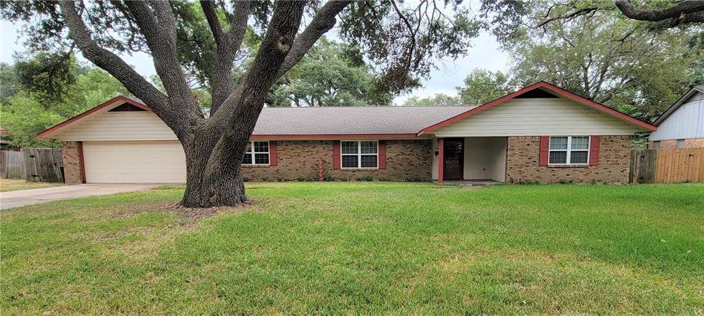 2107 Post Oak RD, Rockdale, TX 76567