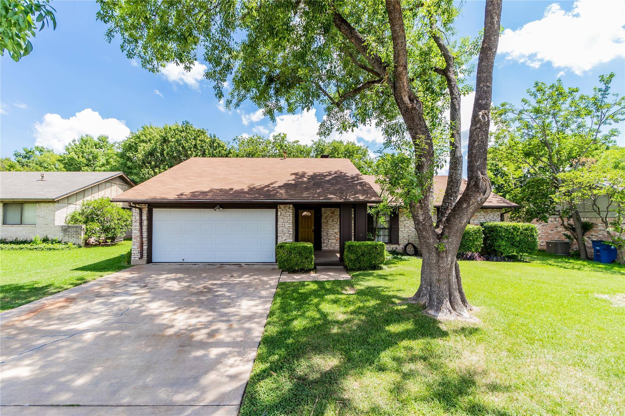 906 Red Cliff DR, Austin, TX 78758
