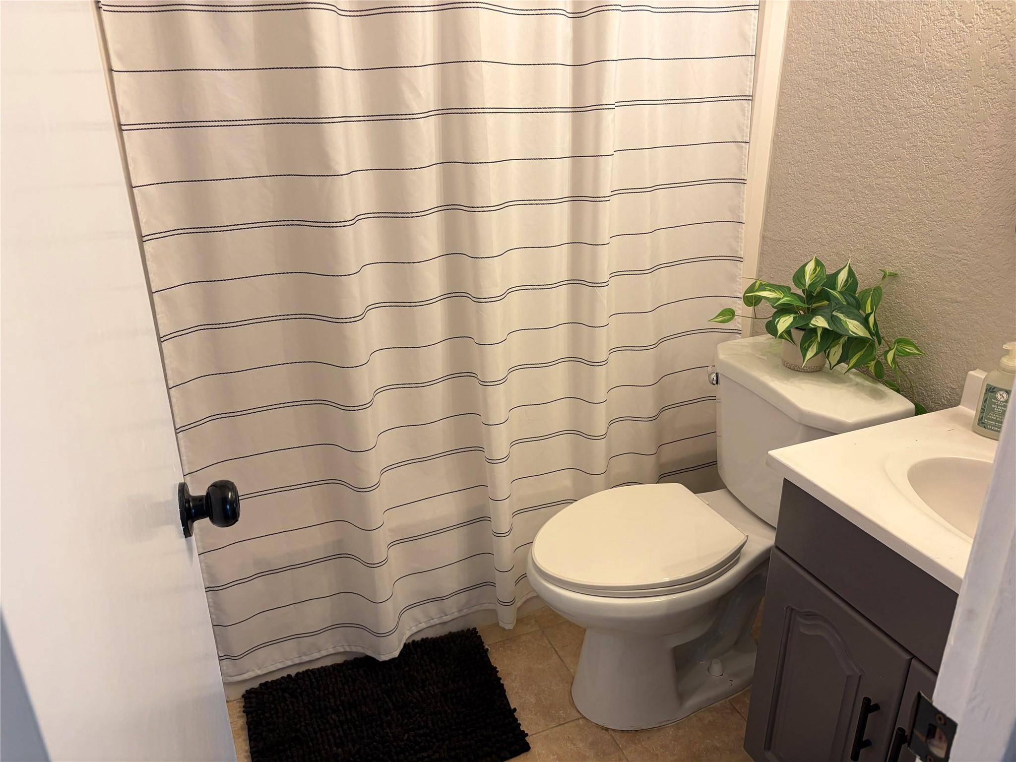 5303 B Thunderbird ST, Lago Vista, TX 78645