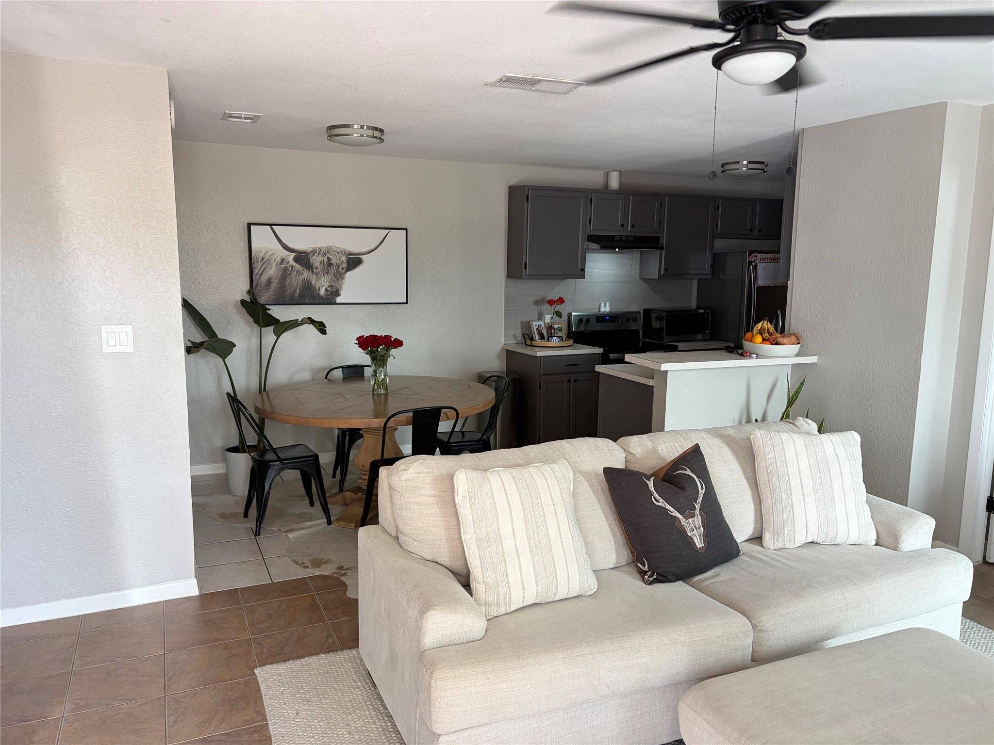 5303 B Thunderbird ST, Lago Vista, TX 78645