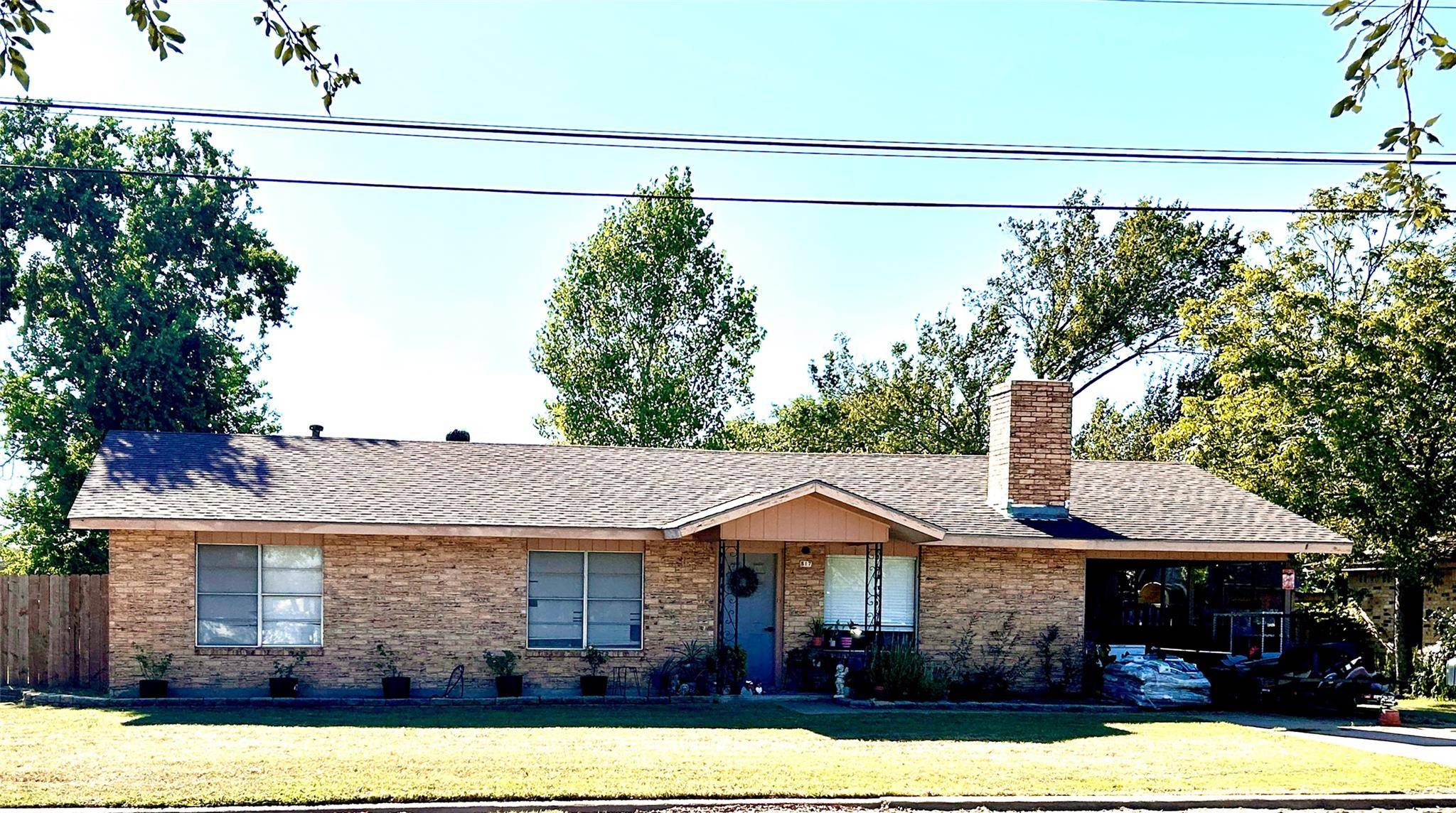 817 N Harris ST, Giddings, TX 78942