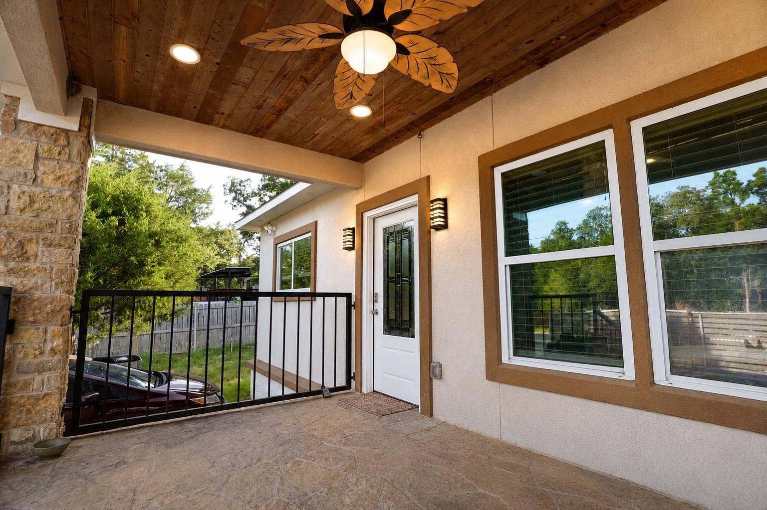 130 Los Arcos RD, Elgin, TX 78621