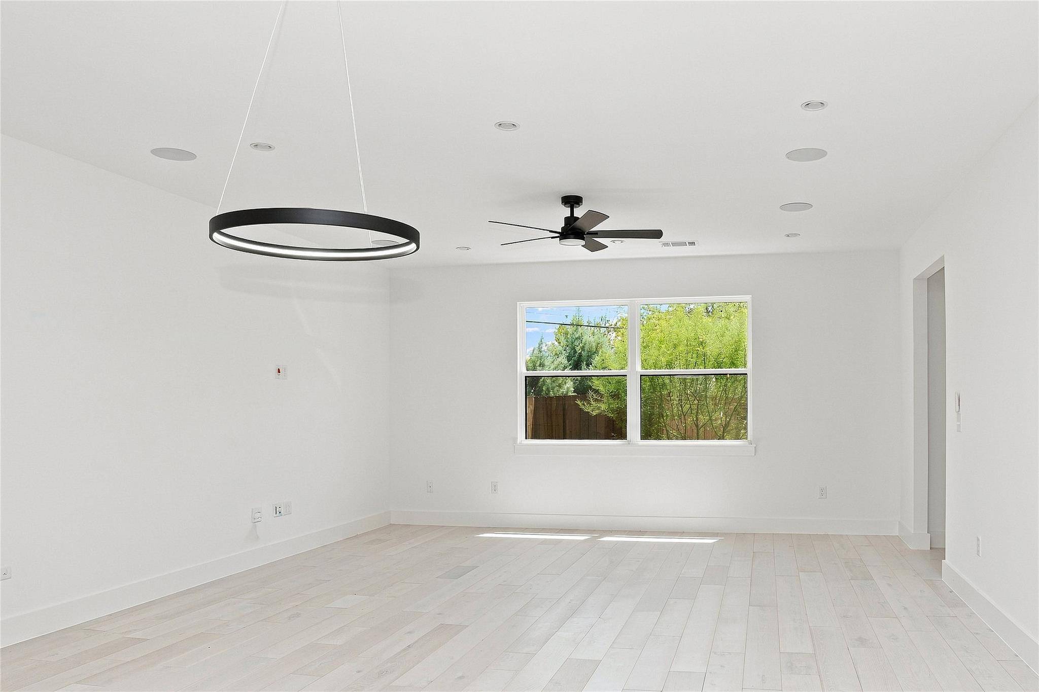 1500 Sylvan Glade #A, Austin, TX 78745