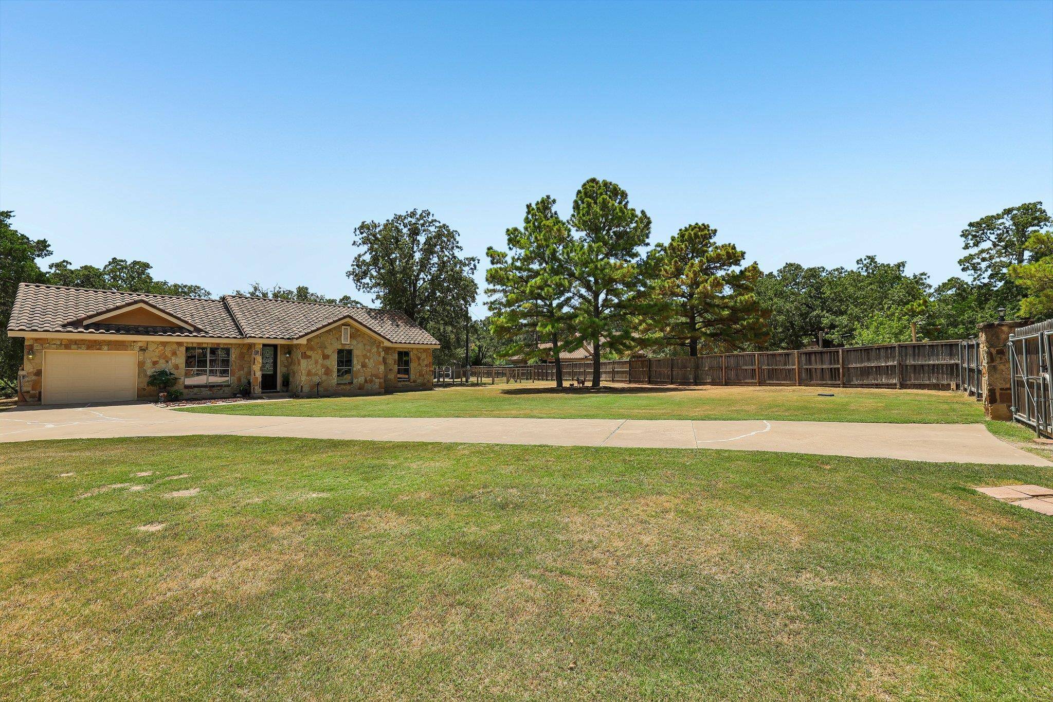 126 King ST, Bastrop, TX 78602