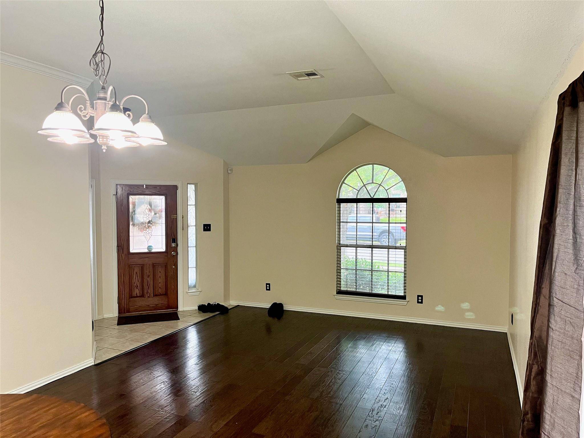 142 Amber Oak DR, Kyle, TX 78640