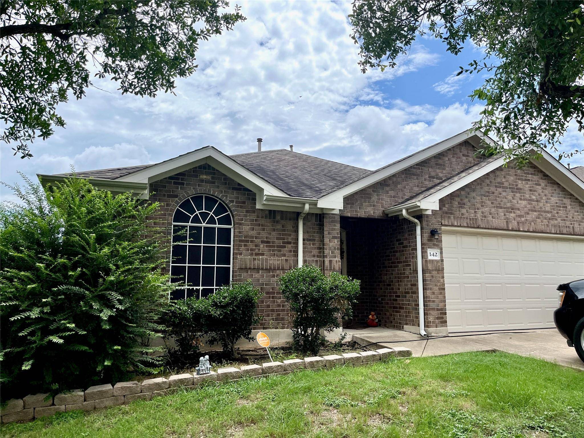 142 Amber Oak DR, Kyle, TX 78640