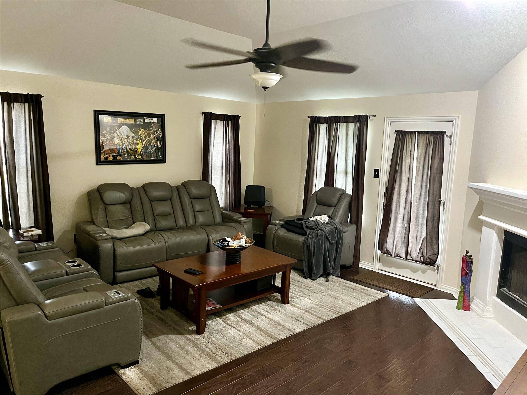 142 Amber Oak DR, Kyle, TX 78640