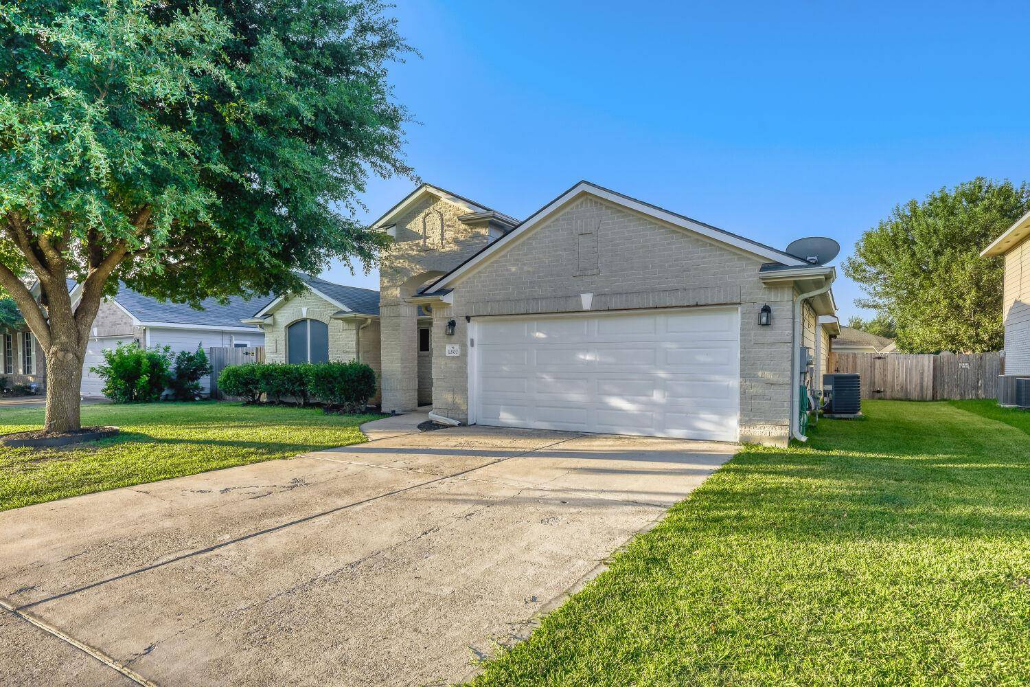 1207 Utopia LN, Hutto, TX 78634