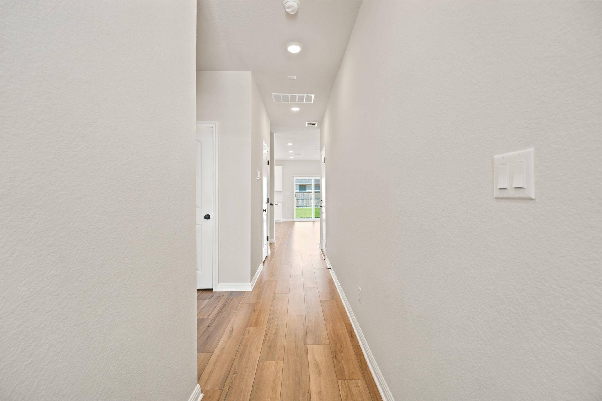 212 Swinging H LN, Georgetown, TX 78633