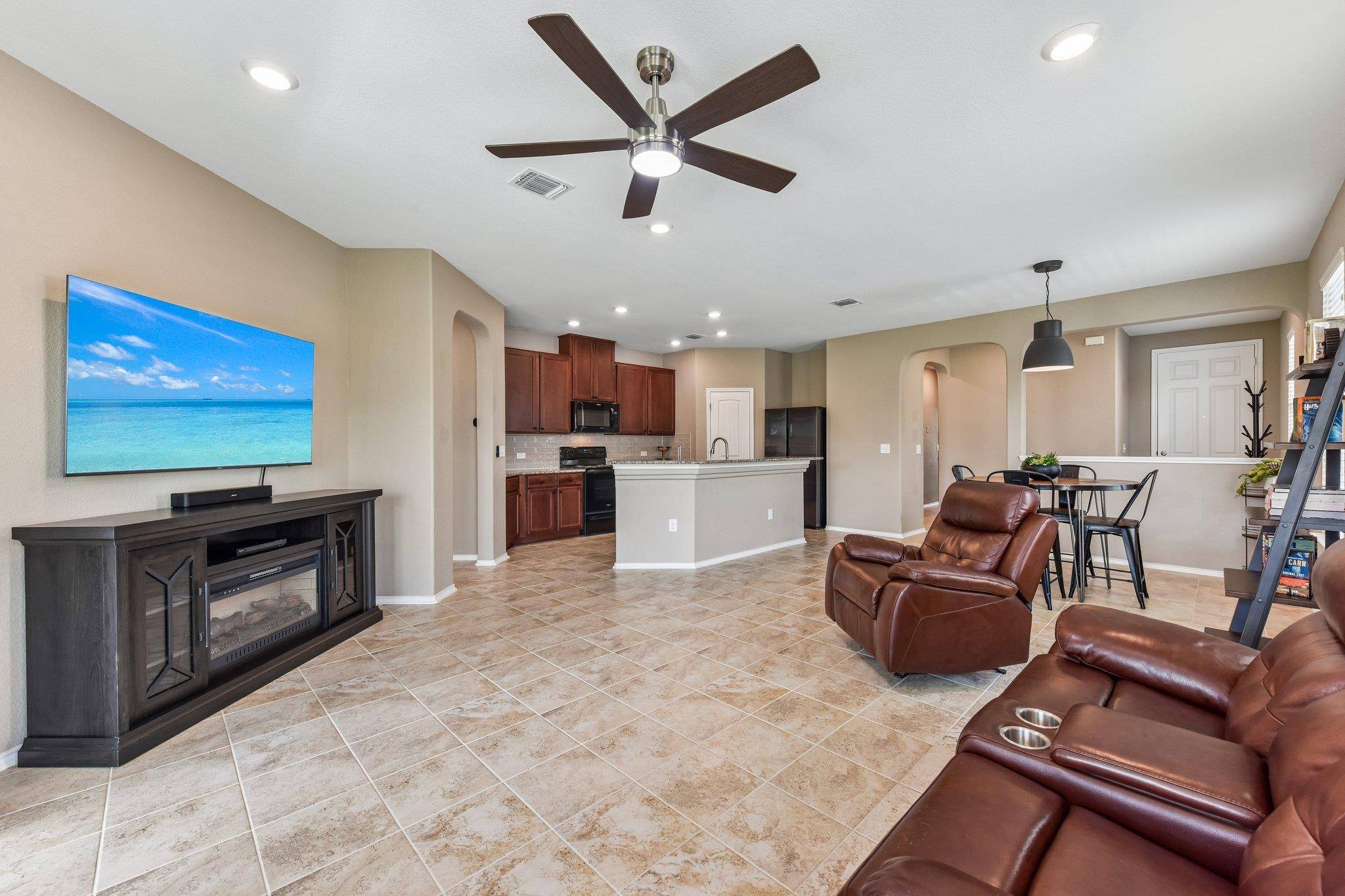 1922 Dragonfly LOOP, Bastrop, TX 78602