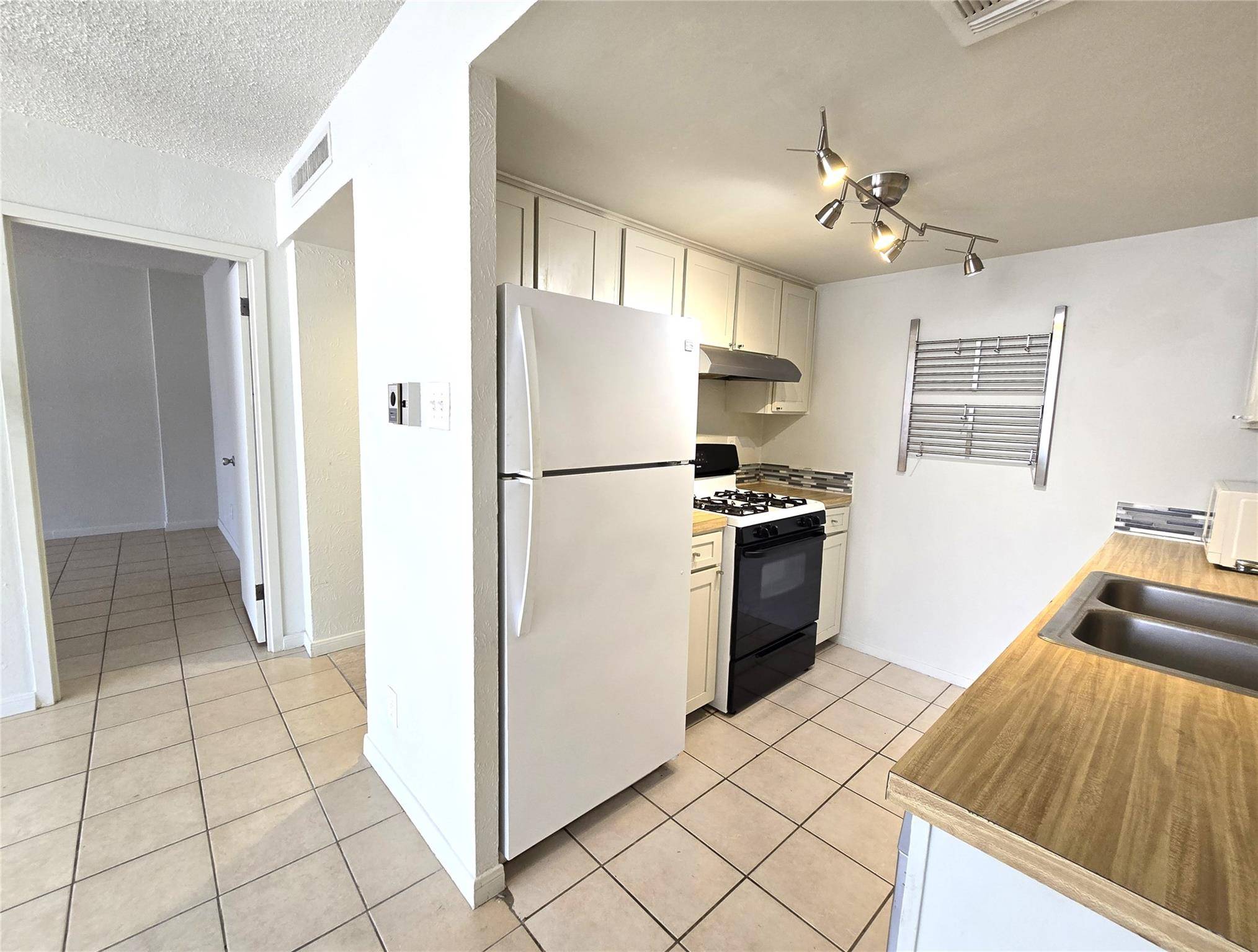 1800 Lavaca ST #A107, Austin, TX 78701