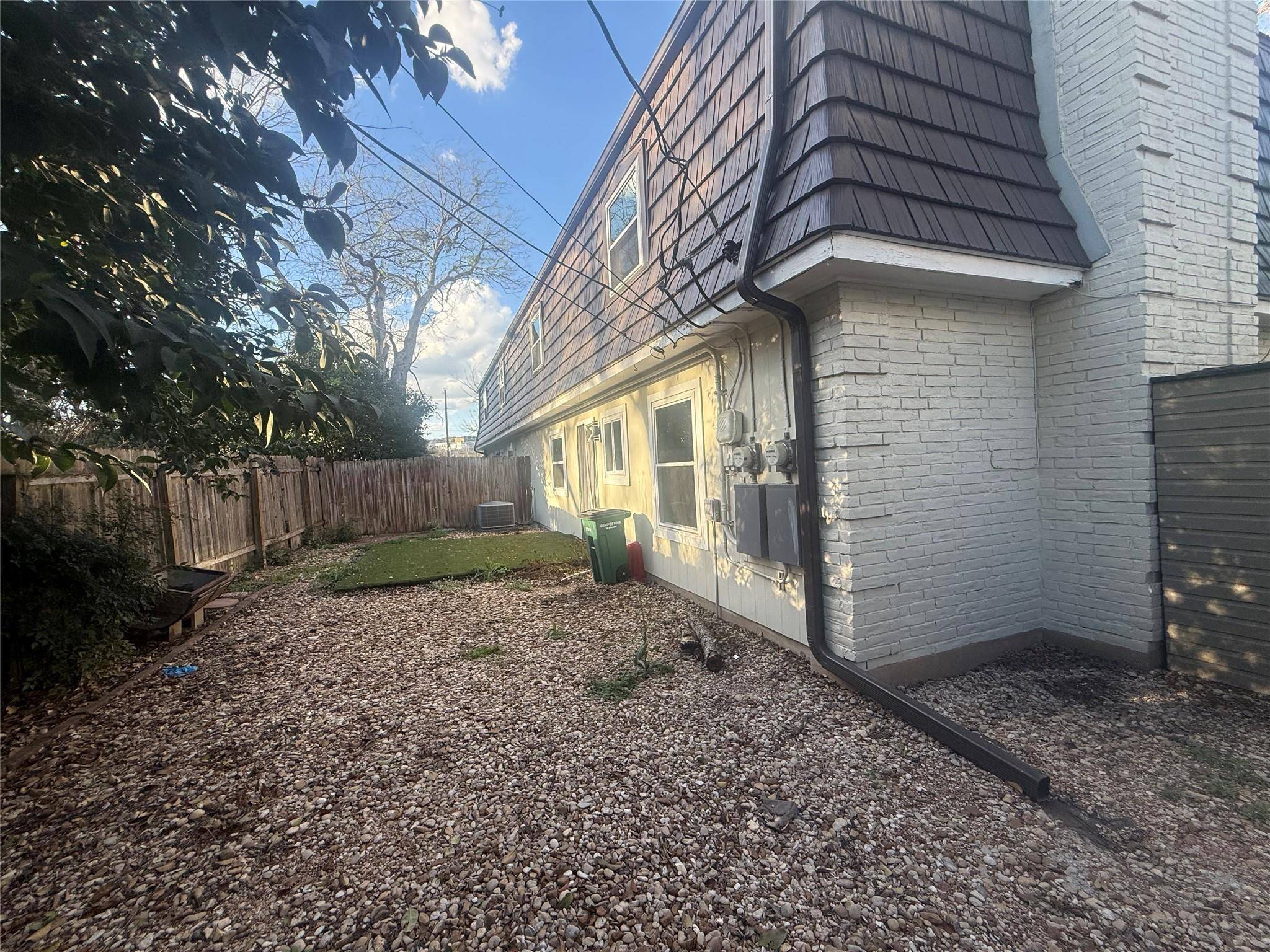 6118 BULLARD DR SE #A, Austin, TX 78757