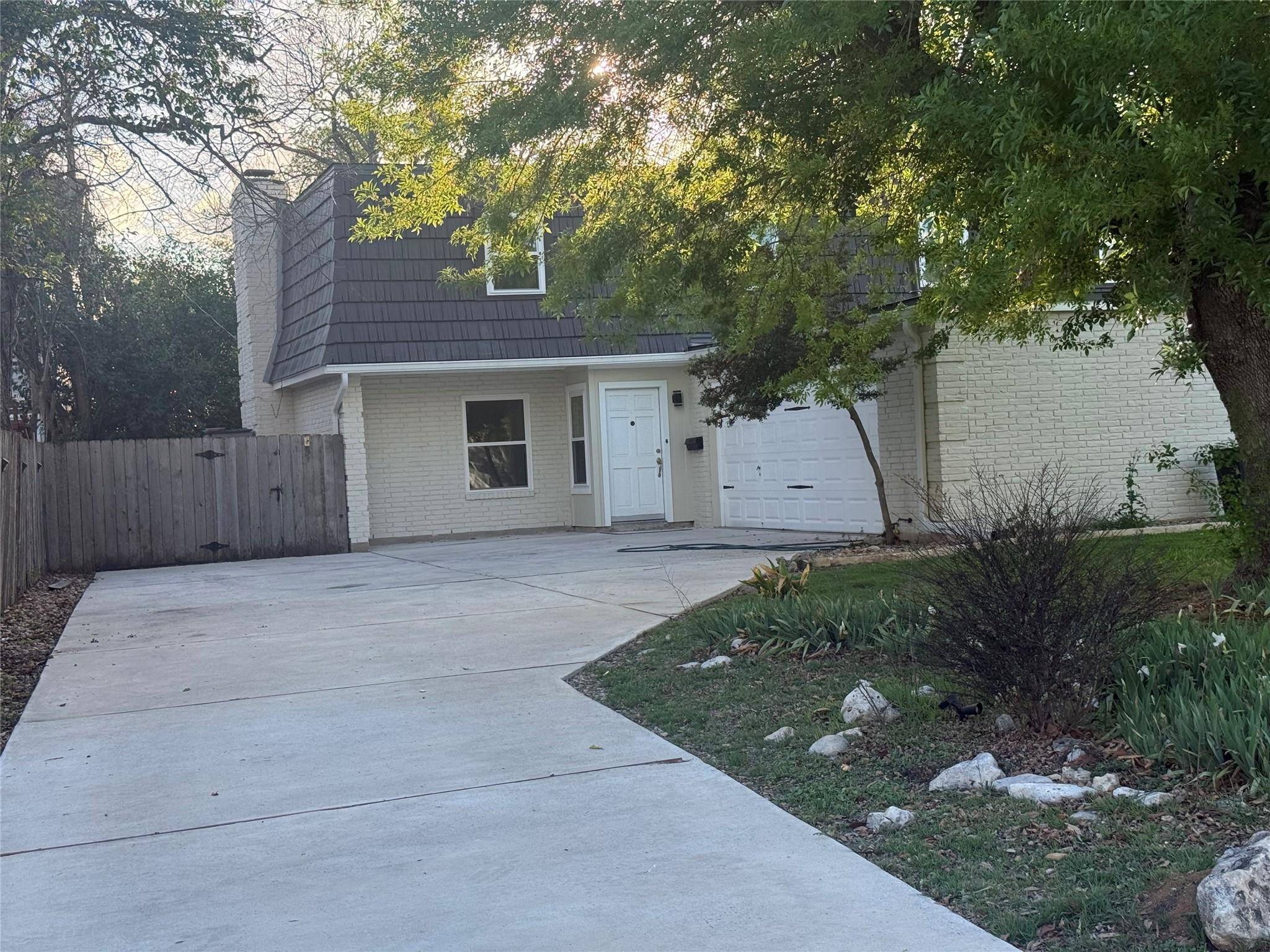 6118 BULLARD DR SE #A, Austin, TX 78757