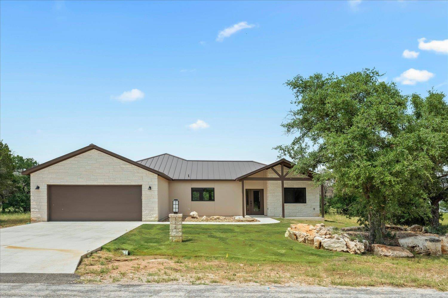 114 Rolling Hill DR, Horseshoe Bay, TX 78657