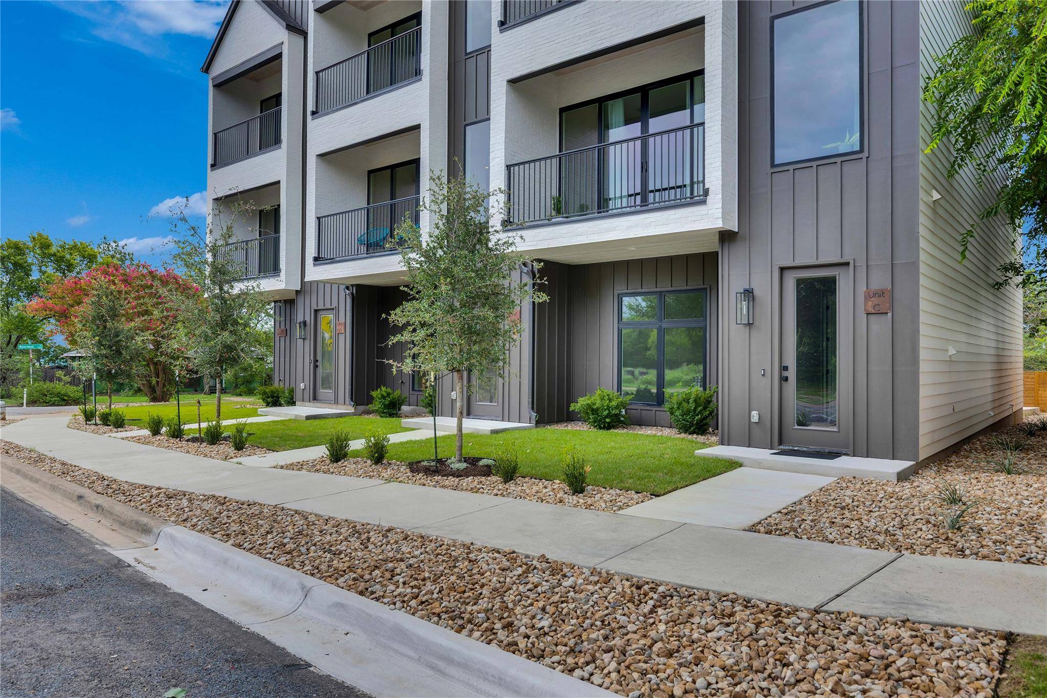 1937 E 38th 1/2 ST E #B, Austin, TX 78723
