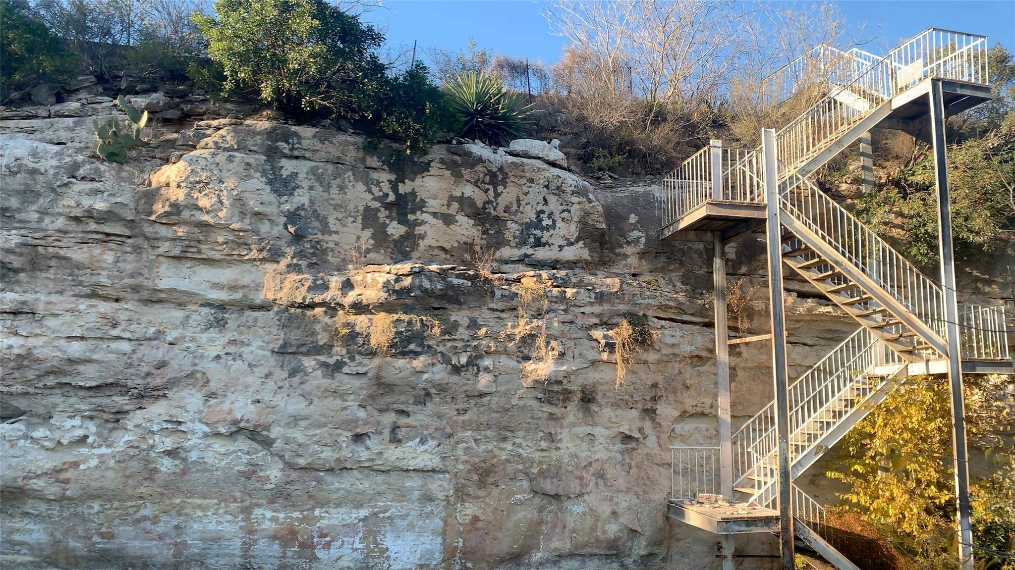 25555 Pedernales Point DR, Spicewood, TX 78669