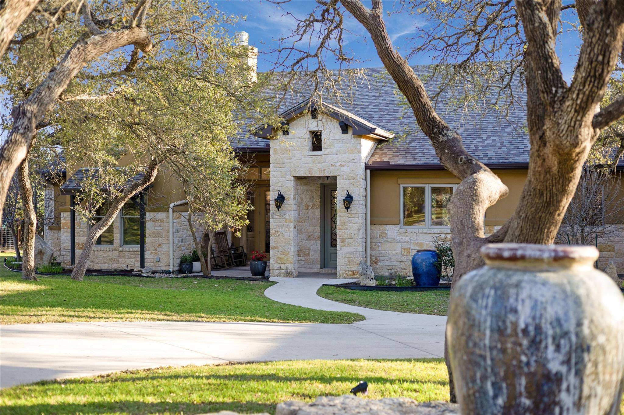 335 Beulah LN, Dripping Springs, TX 78620