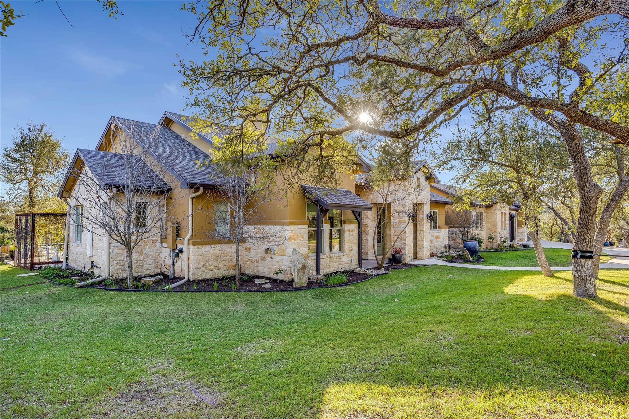 335 Beulah LN, Dripping Springs, TX 78620