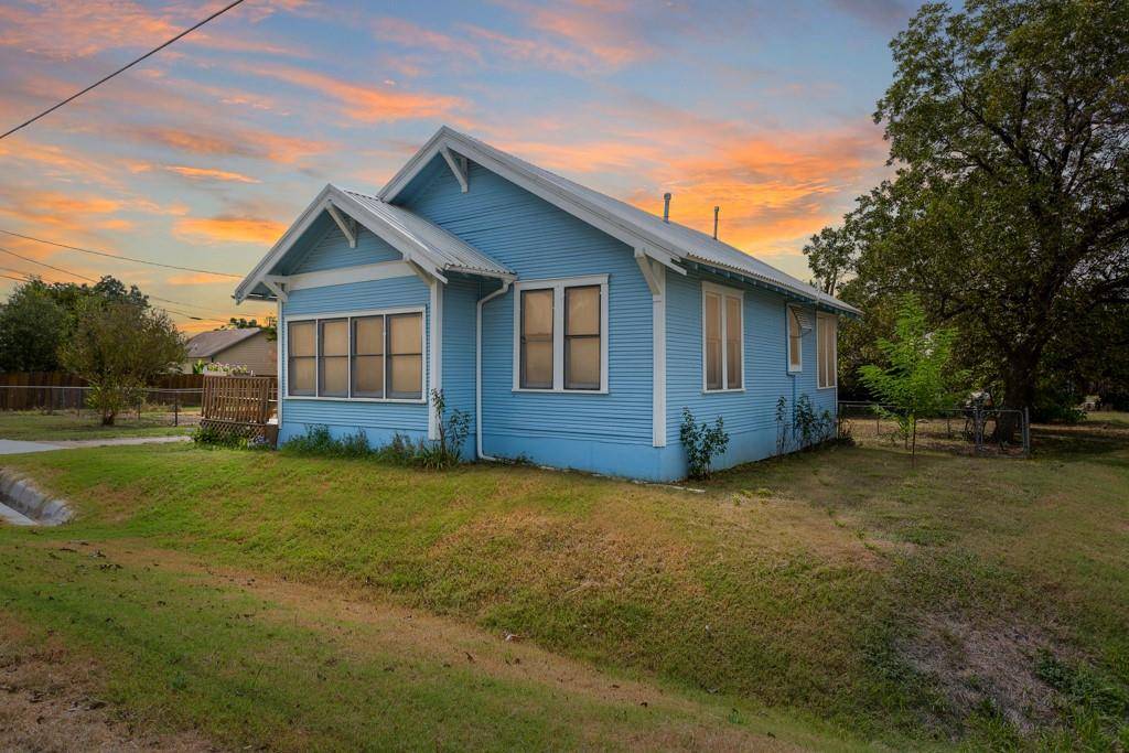 719 W 3rd ST, Taylor, TX 76574
