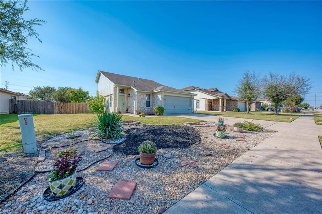 127 Anderson ST, Hutto, TX 78634