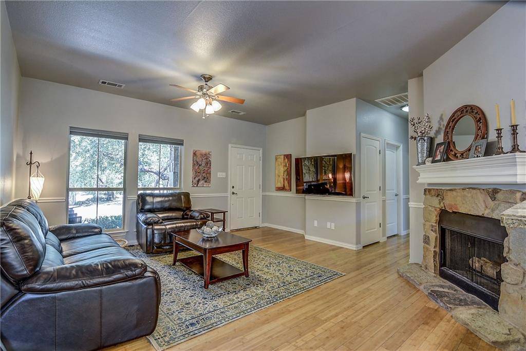 17106 Oak Cliff CIR, Dripping Springs, TX 78620