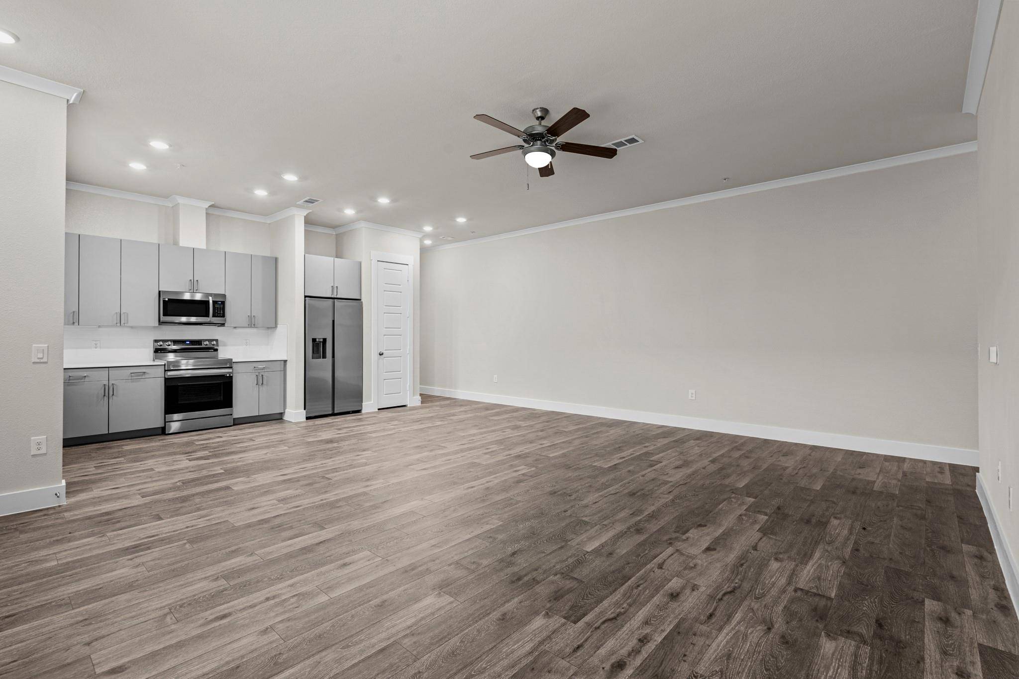865 Limmer LOOP #403, Hutto, TX 78634