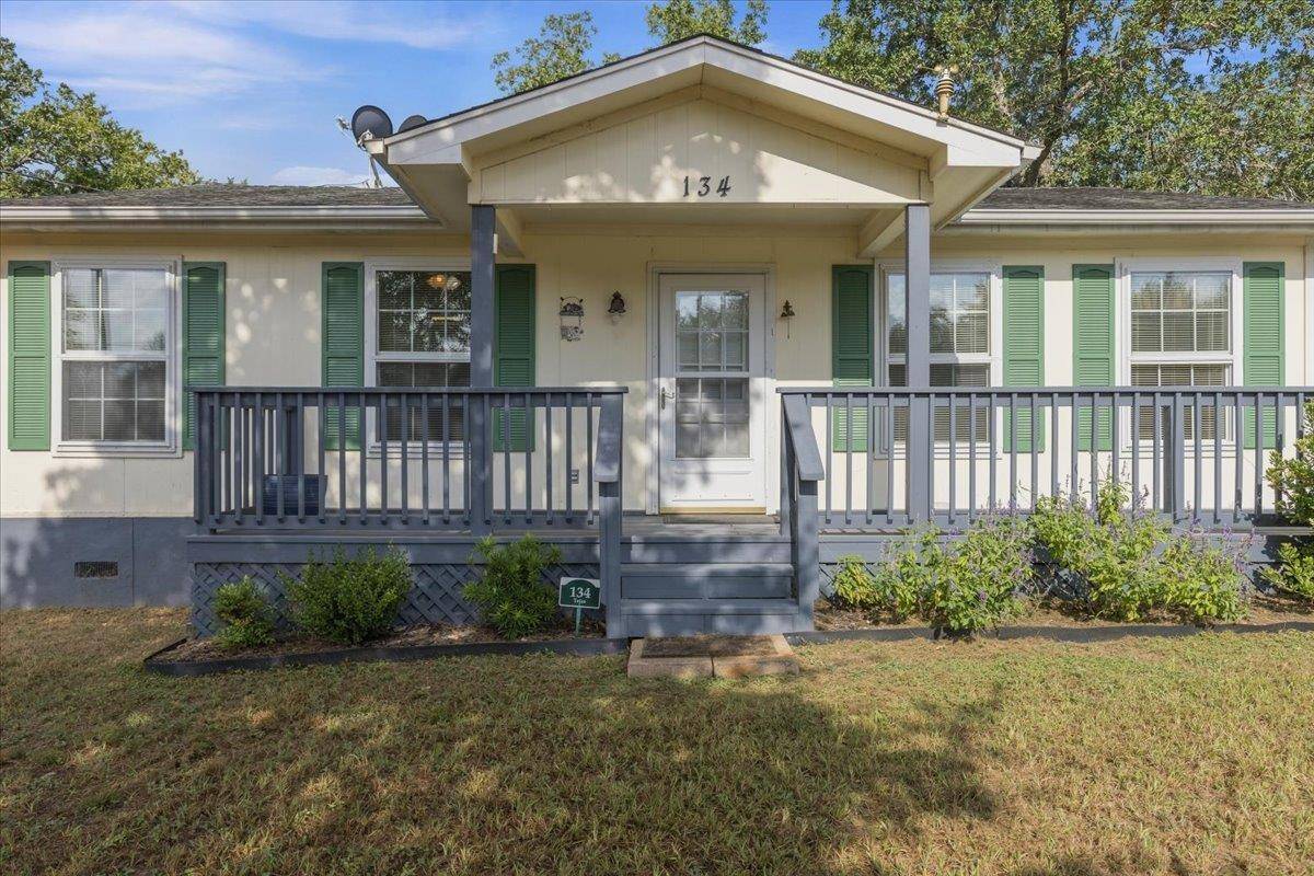 134 Tejas ST, Smithville, TX 78957