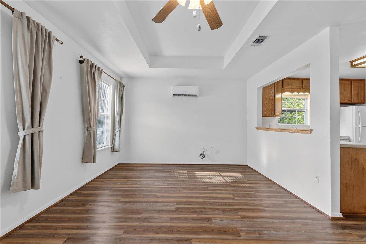 134 Tejas ST, Smithville, TX 78957