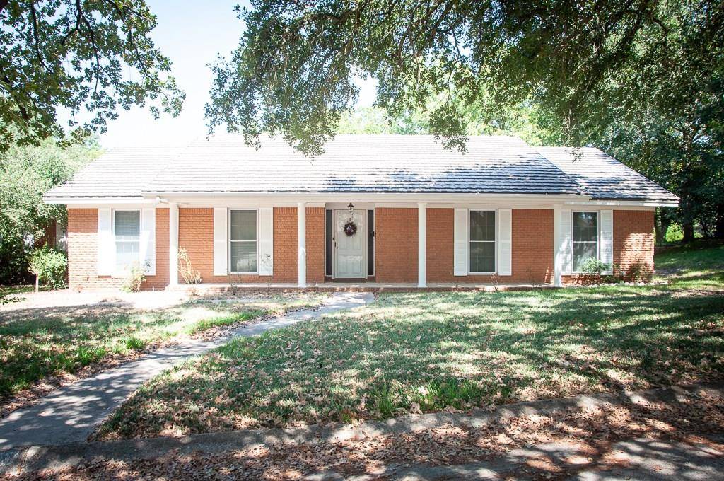 1912 Redbud DR, Rockdale, TX 76567