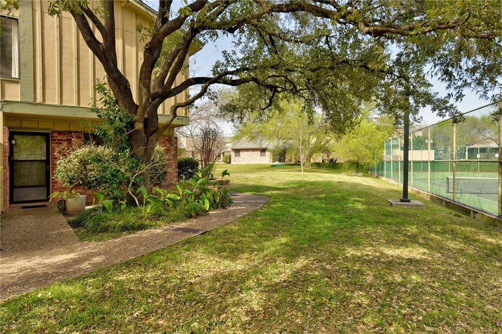 900 W Village LN, Austin, TX 78758