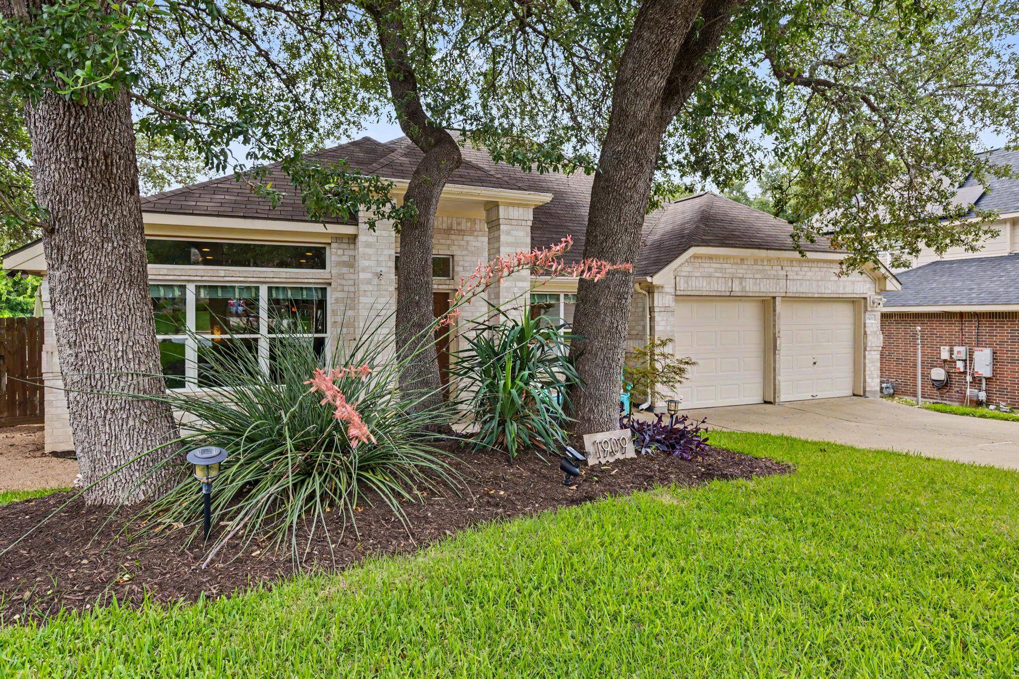 1909 Holly Hill DR, Leander, TX 78641