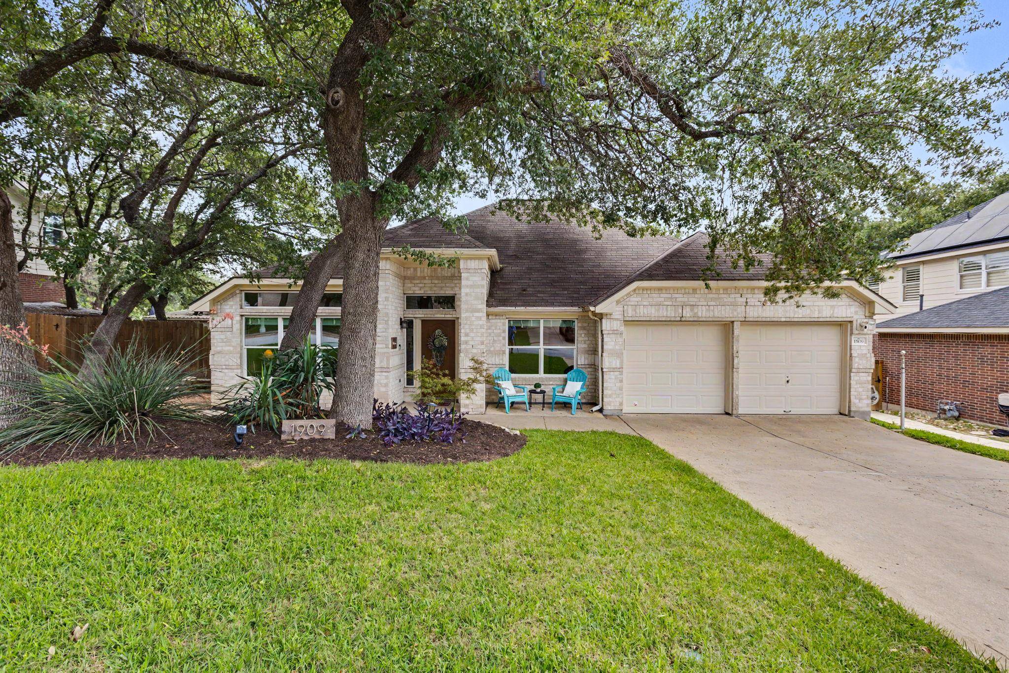 1909 Holly Hill DR, Leander, TX 78641