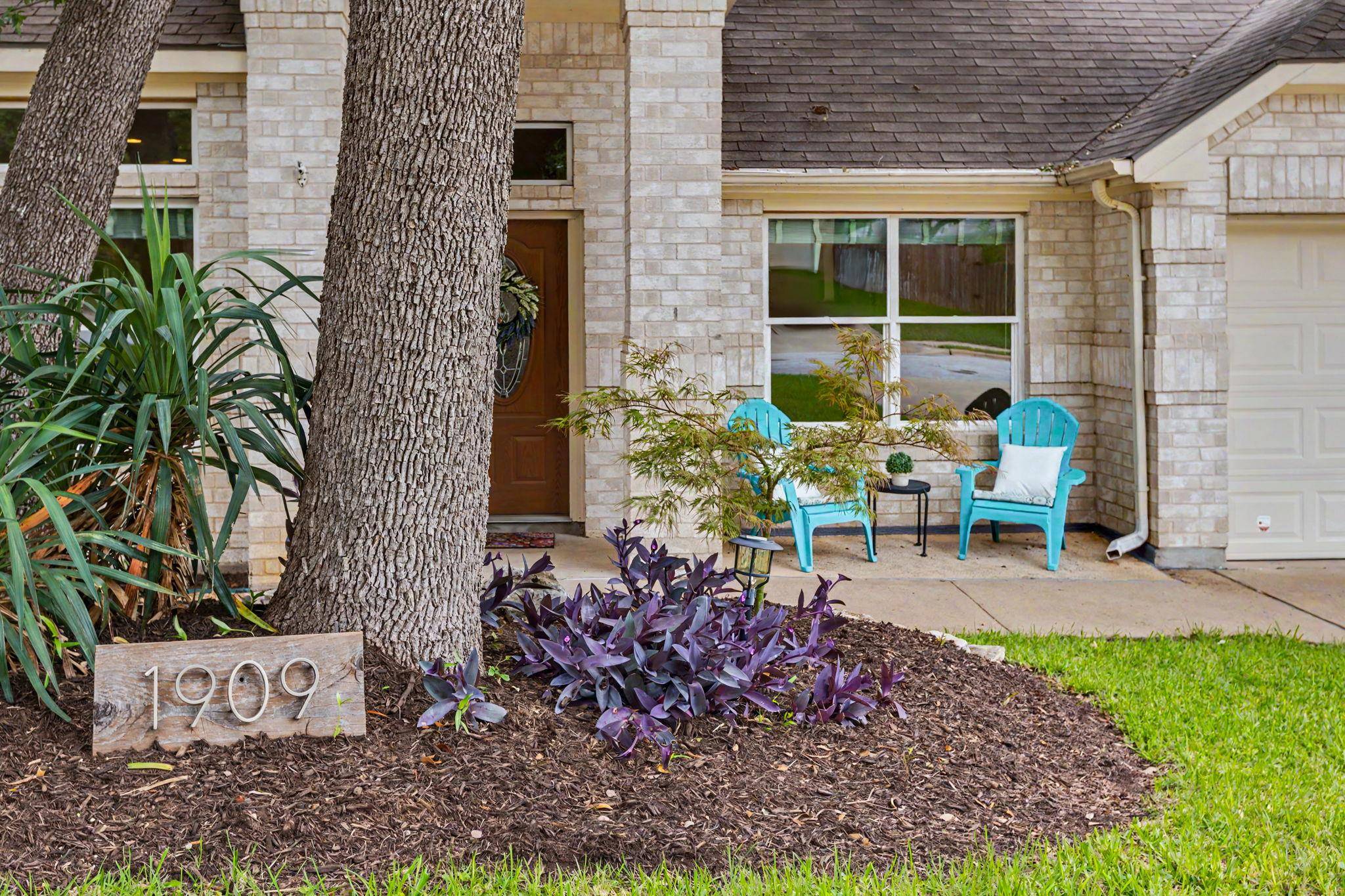 1909 Holly Hill DR, Leander, TX 78641