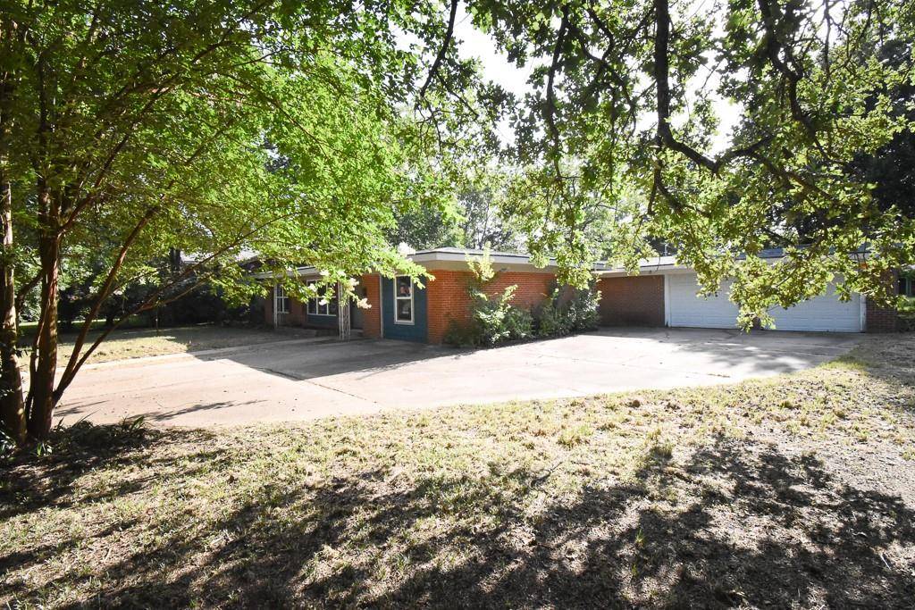 2012 Post Oak RD, Rockdale, TX 76567