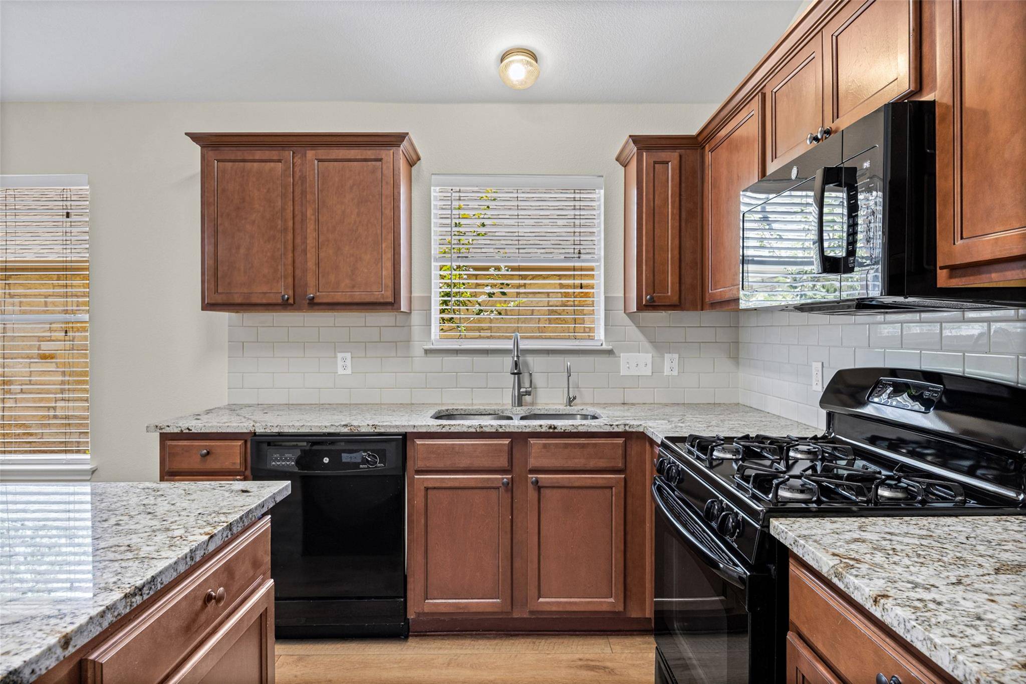 11917 Buzz Schneider LN, Austin, TX 78748