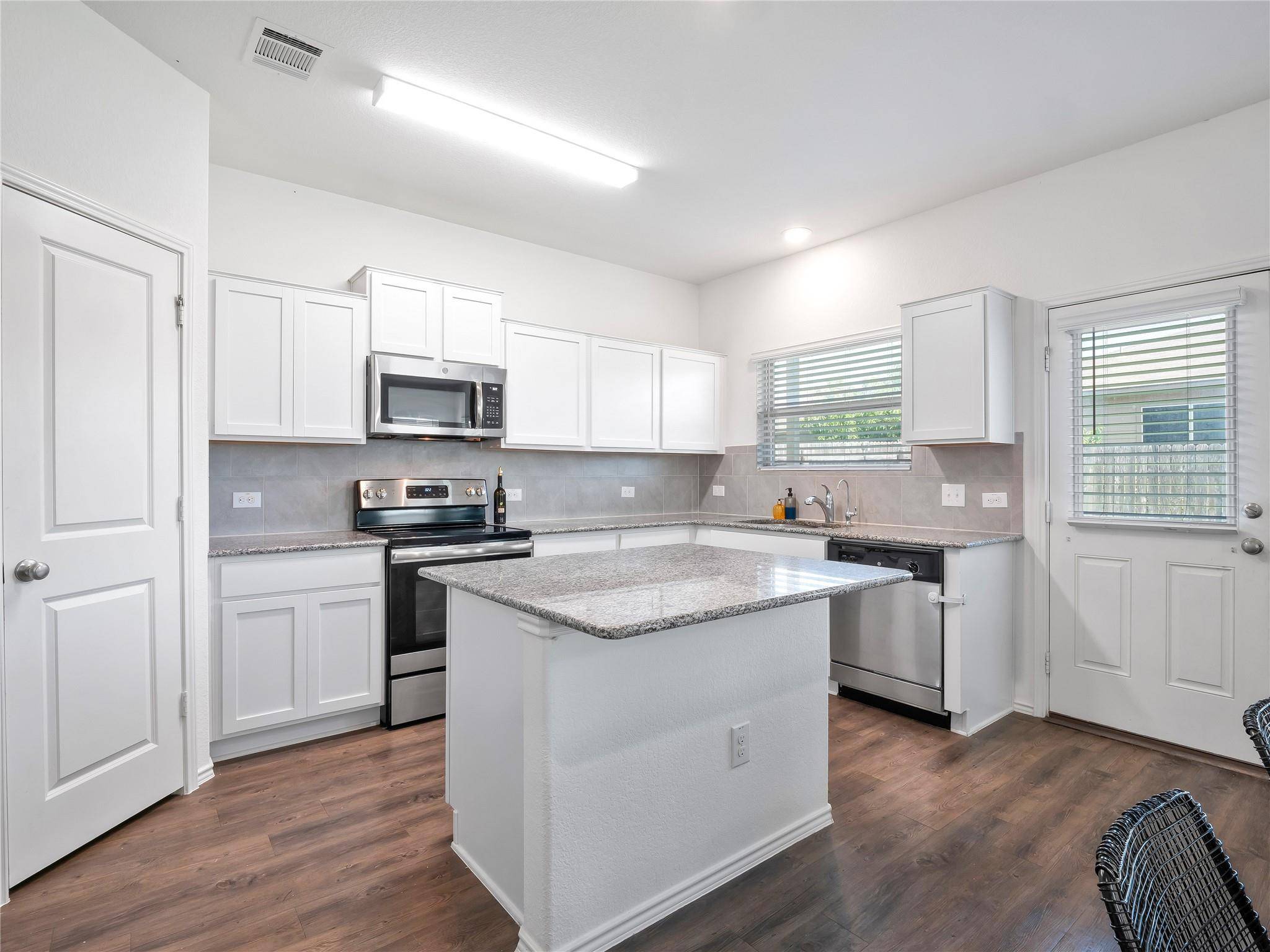 109 Comet DR, Jarrell, TX 76537