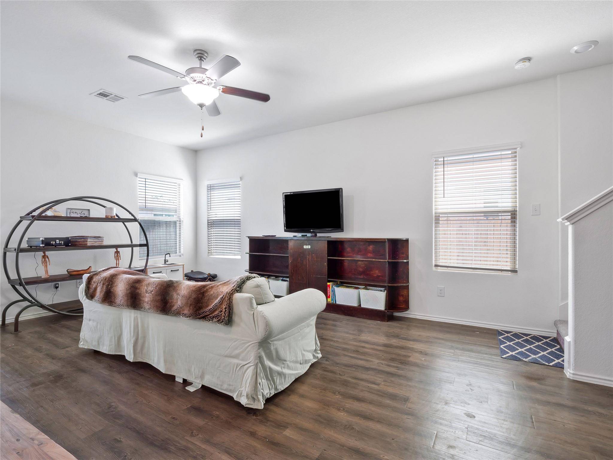 109 Comet DR, Jarrell, TX 76537