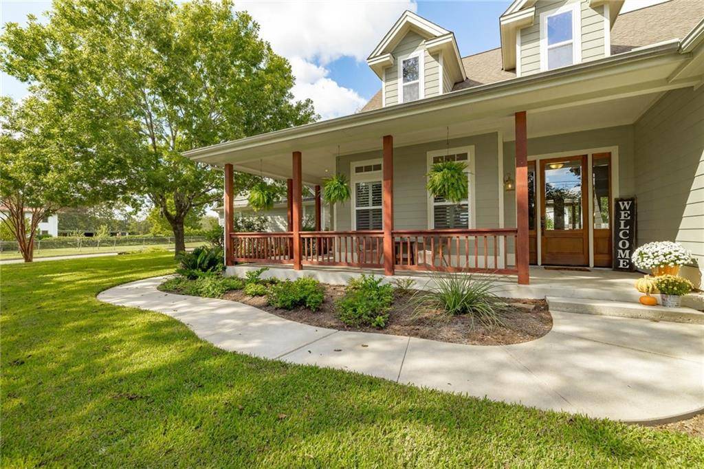1002 W Lake DR, Taylor, TX 76574