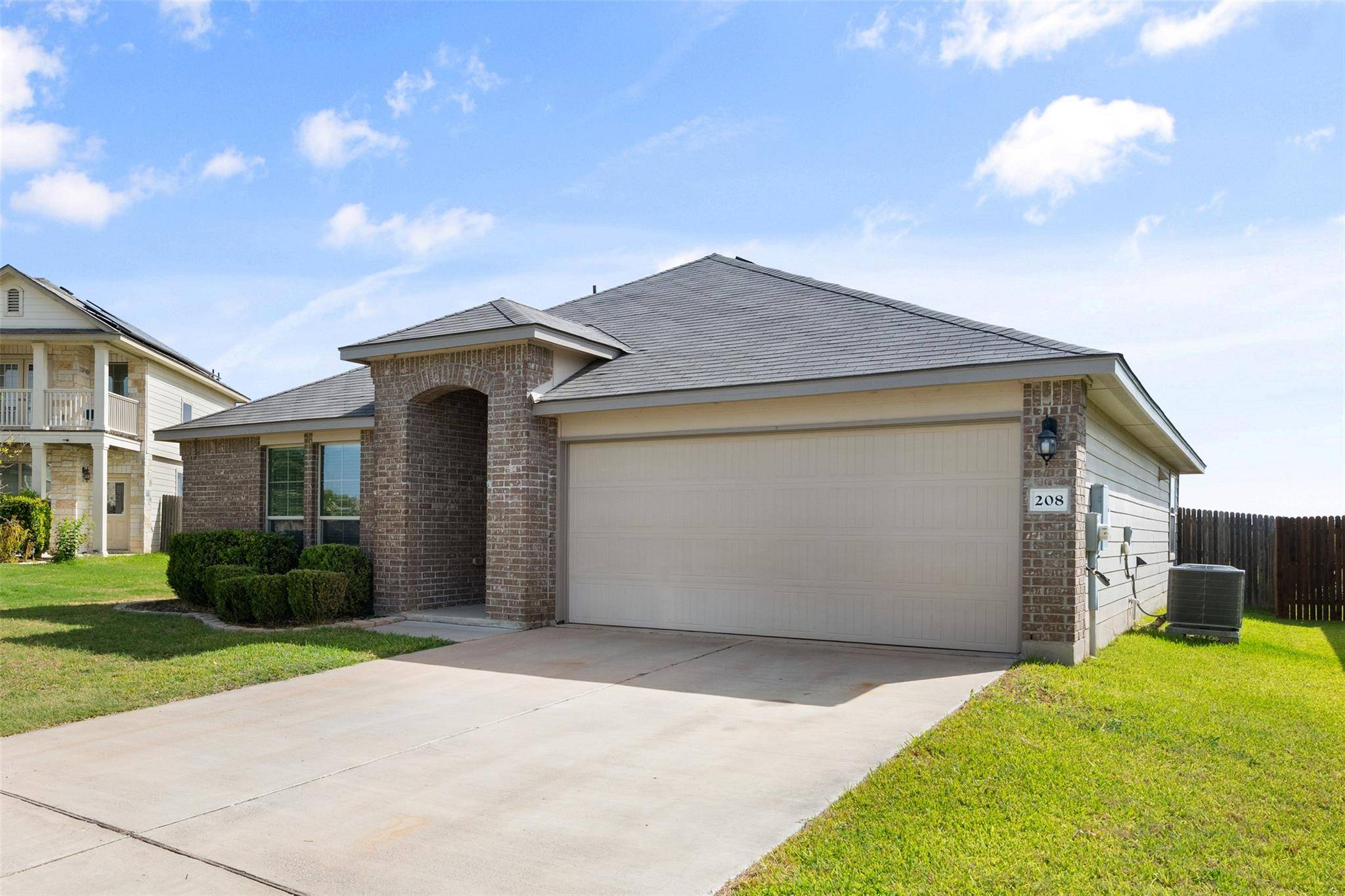 208 Plata LN, Jarrell, TX 76537