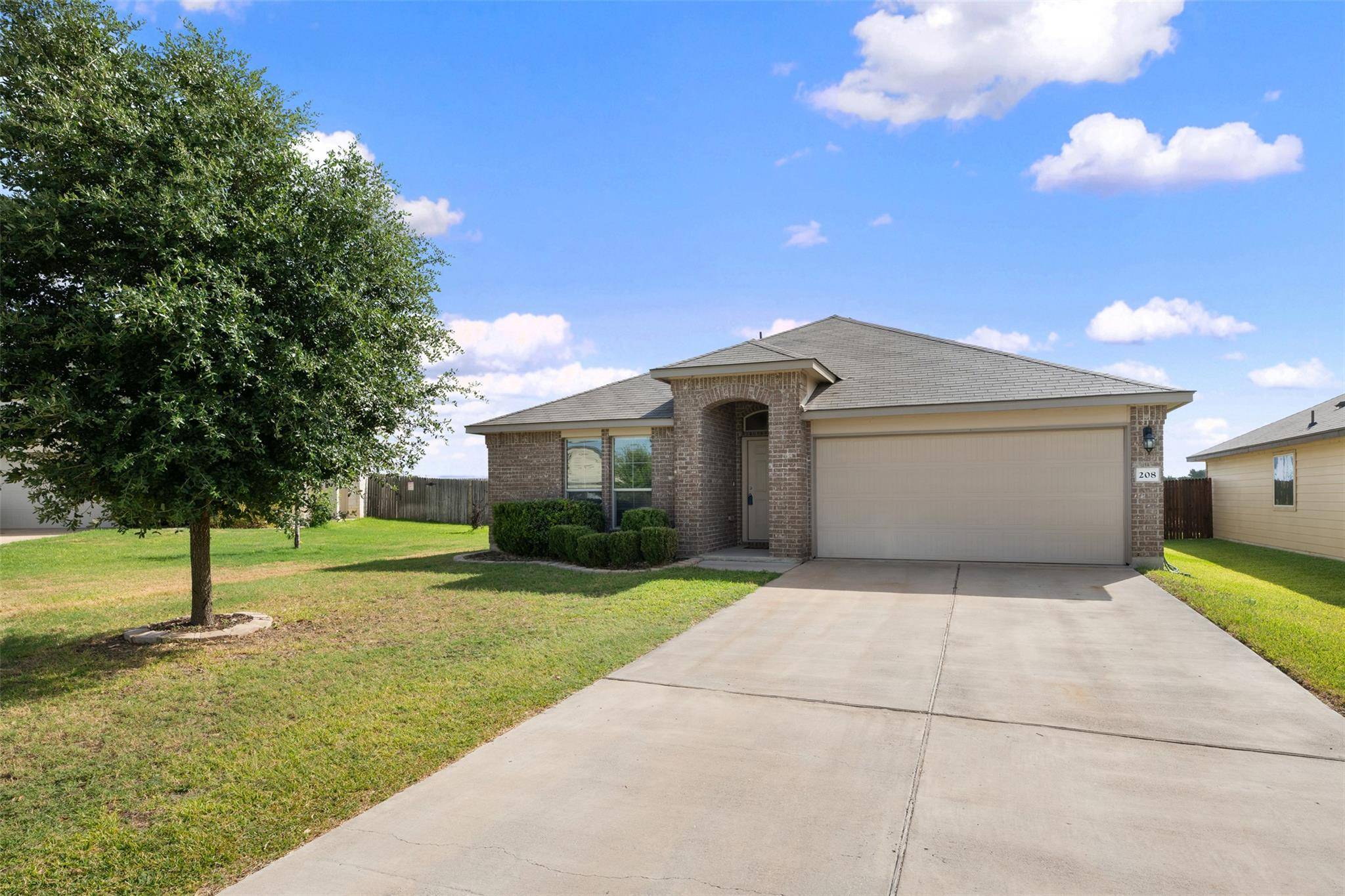 208 Plata LN, Jarrell, TX 76537