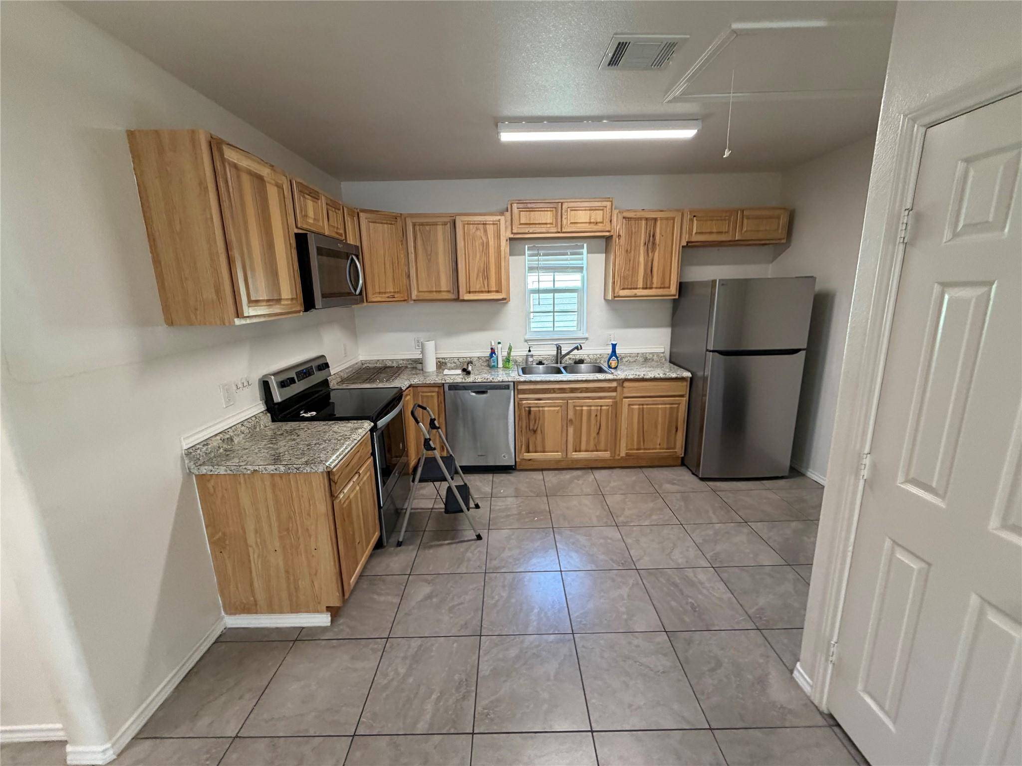 211 Shaw ST #A, Taylor, TX 76574