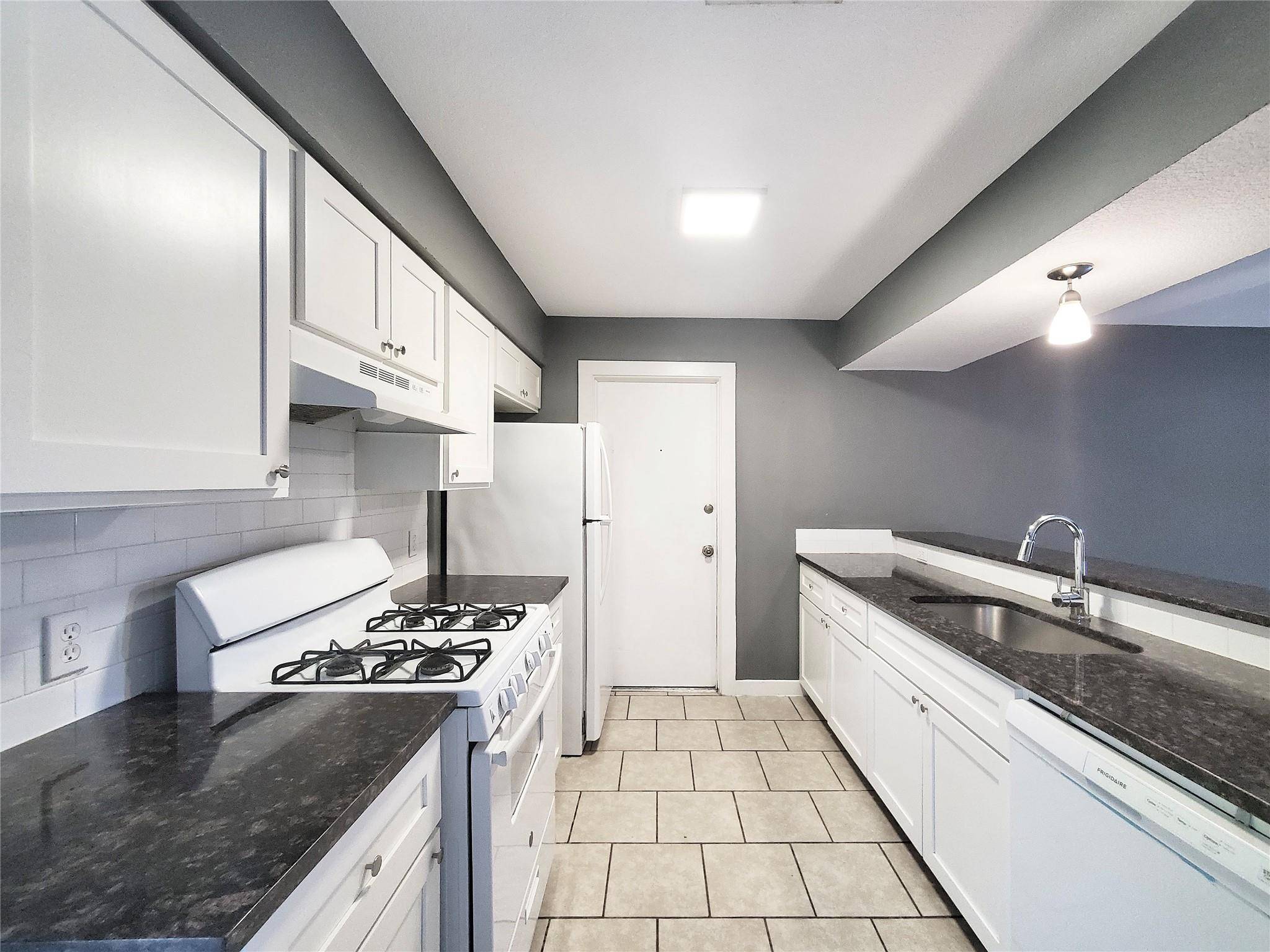1813 Nicole CIR #B, Round Rock, TX 78664