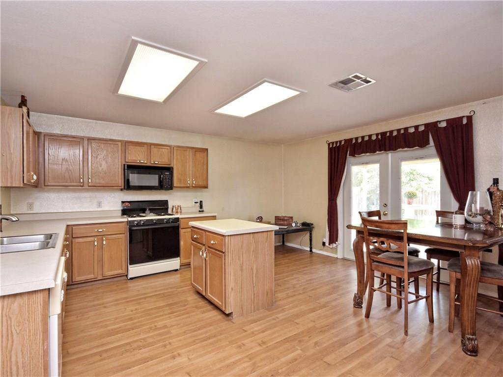 211 Bryant DR, Bastrop, TX 78602