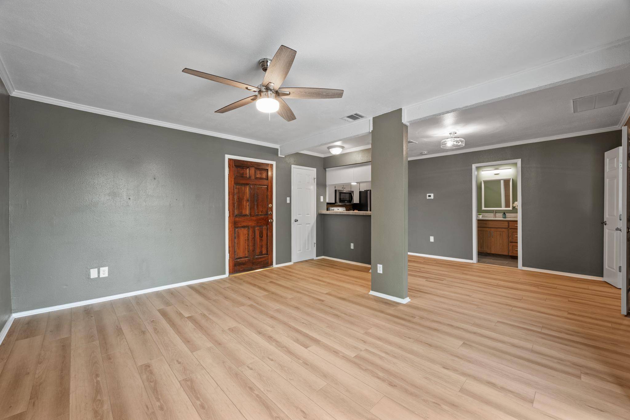 6910 Hart LN #211, Austin, TX 78731