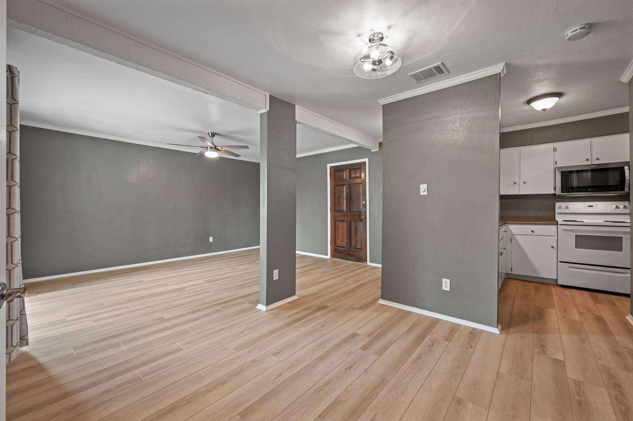 6910 Hart LN #211, Austin, TX 78731