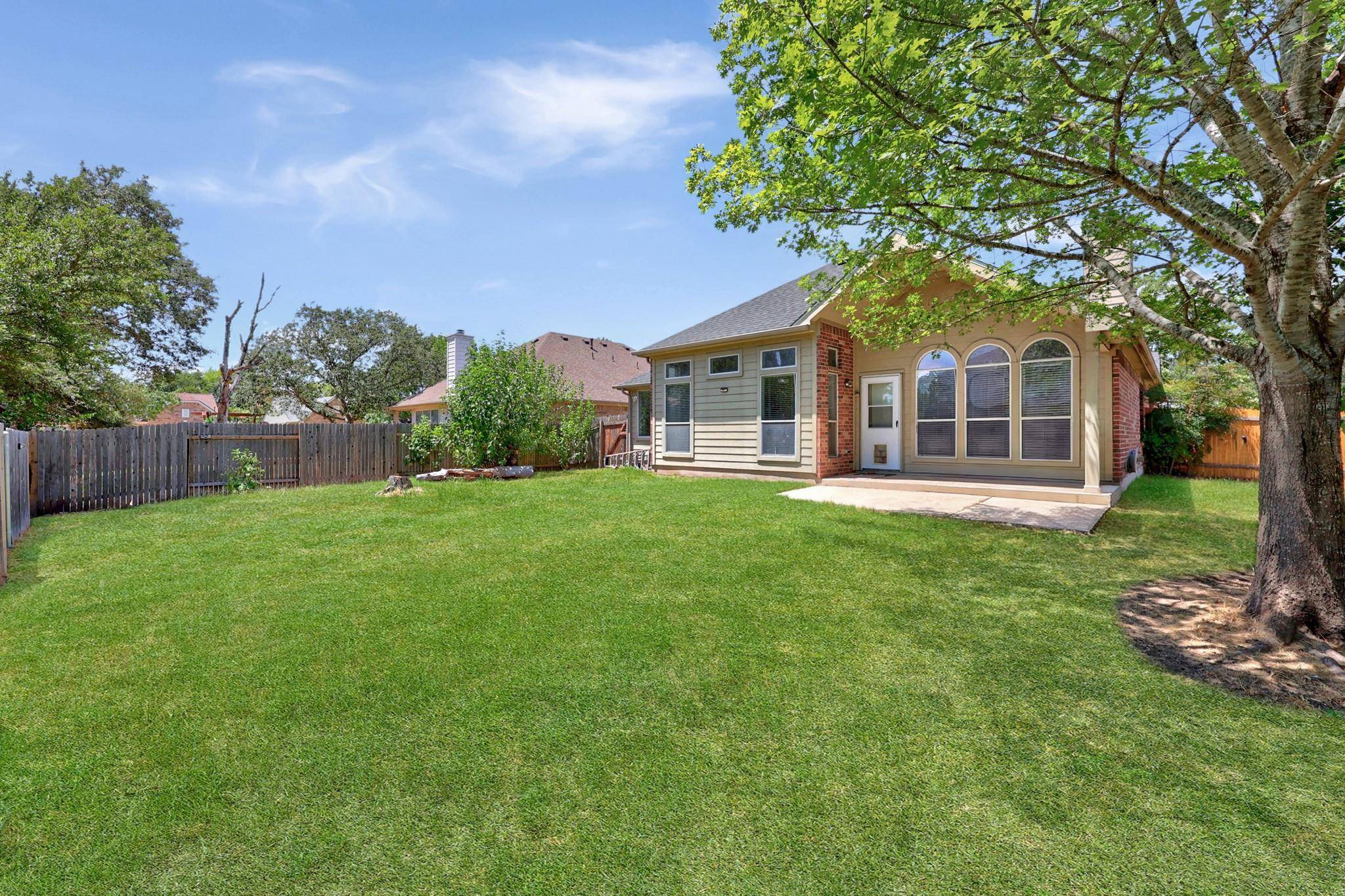 437 Hometown PKWY, Kyle, TX 78640